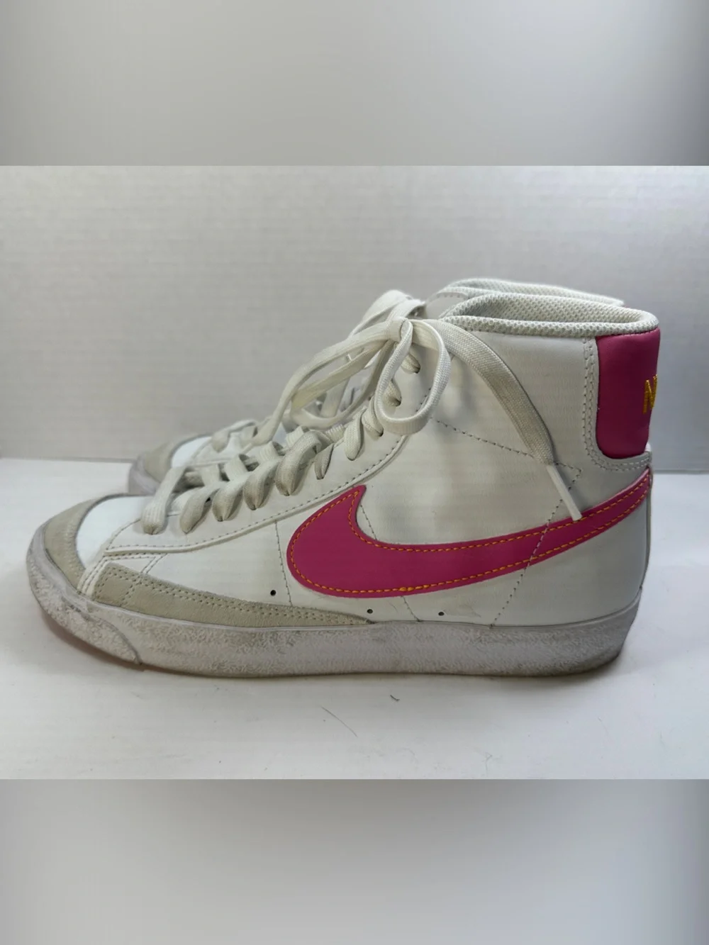 Nike Women's White High-Top Sneakers Shoes Size 7 Tie Lace Up